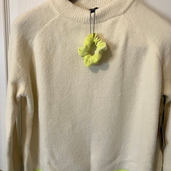 Sweet & Sinful White Sweater Size M - Picture 1 of 13